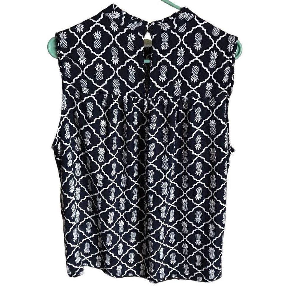 Crown & Ivy Blouse top navy blue pineapple smocked sleeveless career plus SZ 2X - Picture 2 of 4